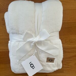 UGG Snow Whistler Throw